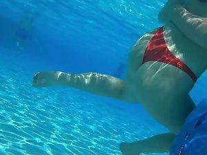 Underwater peeping shows why her boyfriend got a boner Picture 5