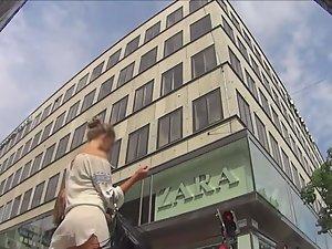 Upskirt of yin and yang Picture 7