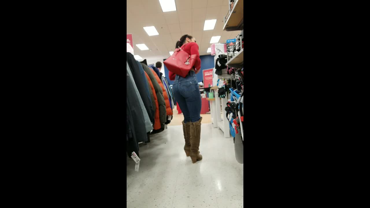 Sexy ass woman in jeans caught on cam while shopping