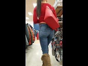 Sexiest girl in jeans and boots caught while shopping Picture 5