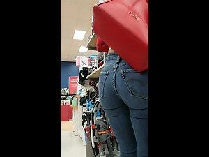 Sexiest girl in jeans and boots caught while shopping Picture 6