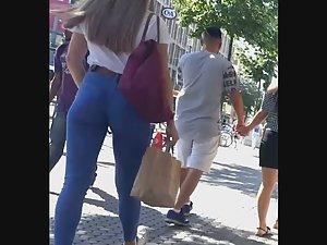 Shocking cameltoe of teen girl in jeans Picture 2