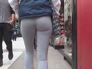 Voyeur follows hot ass in tights Picture 2
