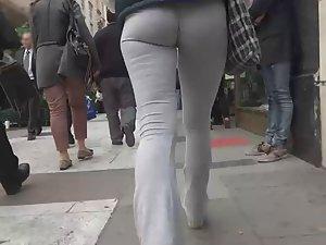 Voyeur follows hot ass in tights Picture 3