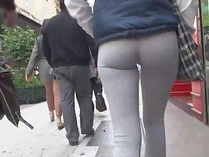 Voyeur follows hot ass in tights Picture 5