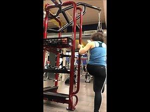 Strong girl stands and does a full split Picture 3