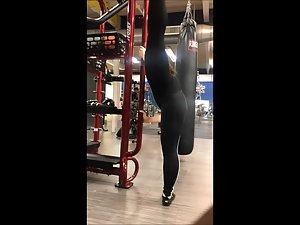 Strong girl stands and does a full split Picture 8