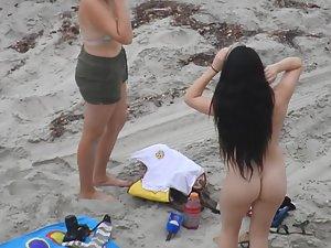 Gorgeous nudist girl arrives to the beach Picture 5