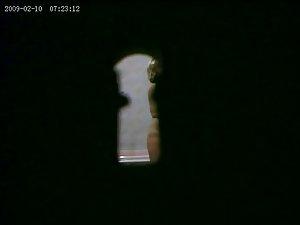 Peep an older woman through the keyhole Picture 4