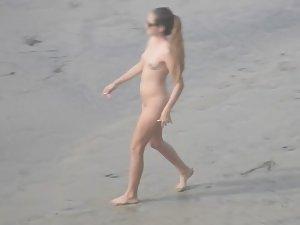Sporty nudist girl plays frisbee on the beach Picture 2