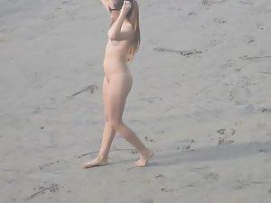 Sporty nudist girl plays frisbee on the beach Picture 8