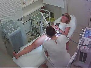 Pussy hair removal for sexy young milf Picture 1