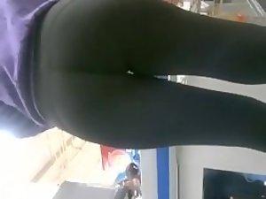 Sexy babe in yoga pants got voyeured Picture 1
