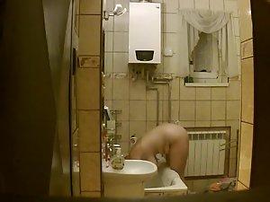 Spying on big wife naked in bathroom Picture 2