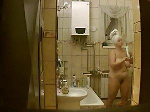 Spying on big wife naked in bathroom Picture 3