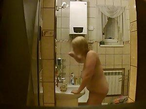 Spying on big wife naked in bathroom Picture 8