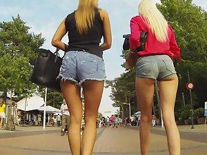 Elite tall girls walking together Picture 3