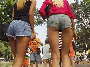 Elite tall girls walking together Picture 7