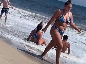 Thick girl having fun in ocean waves and suntanning Picture 1