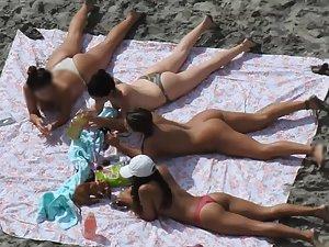 Hottest group of girls on the beach Picture 1