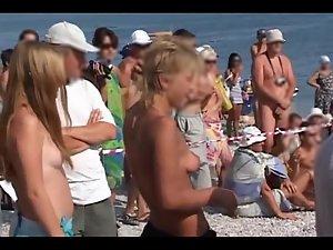 Video shots from a crowded nudist beach Picture 2