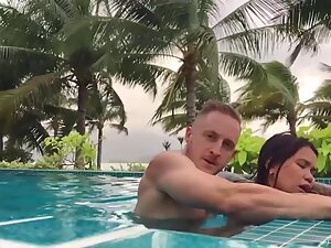 White guy fucks his asian girlfriend in swimming pool Picture 1