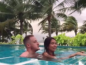 White guy fucks his asian girlfriend in swimming pool Picture 2