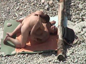 Hard fuck on the warm beach Picture 4