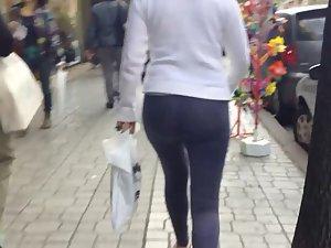 Rushing after big round ass and sexy thong Picture 6