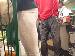Ultra tight ass in front of me at cashiers Picture 1
