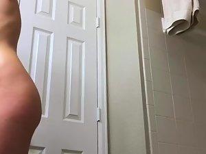 Spying on perfect naked girl in the bathroom Picture 4