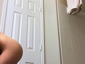 Spying on perfect naked girl in the bathroom Picture 6