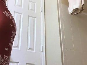 Spying on perfect naked girl in the bathroom Picture 8