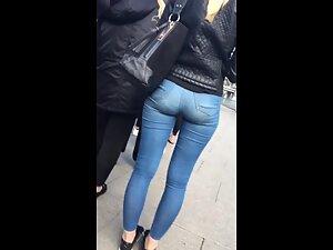 Tight jeans show wonderful gap between her thighs Picture 6