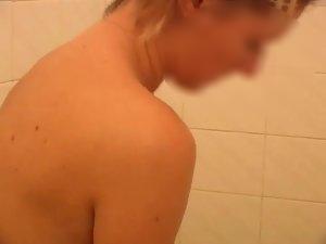 Voyeur catches pussy rubbing in a shower Picture 2