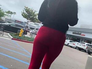 Red leggings matching her sexy toenail polish Picture 7