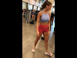 Sweaty ass crack of a hot fit girl in the gym Picture 6