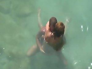 Sex in the water got caught by a voyeur