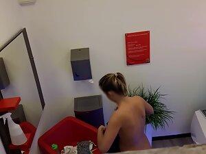 Peeping on naked girl before she gets in tanning bed Picture 4
