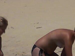 Friends with pale tits that require lots of sun Picture 7