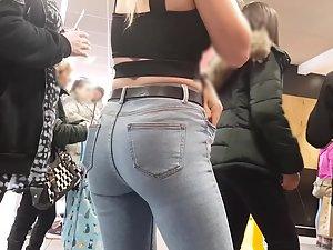 Neat ass in tight jeans at a fast food Picture 8