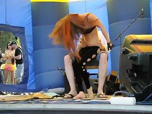 Foxy girl does a lap dance in a studio Picture 5