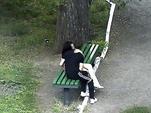 Guy gets a hand job during making out Picture 2