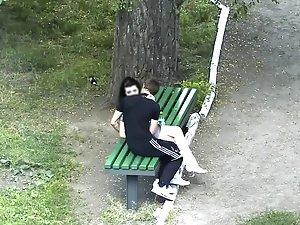 Guy gets a hand job during making out Picture 3