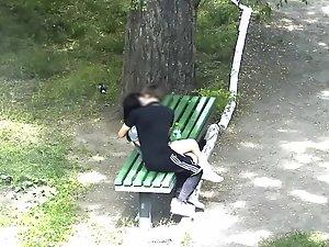 Guy gets a hand job during making out Picture 6