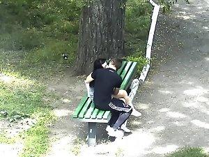 Guy gets a hand job during making out Picture 8