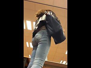 Side view of amazing ass in tight jeans Picture 7