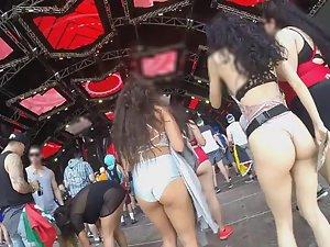 Rave girl dances in sexy thong swimsuit Picture 2