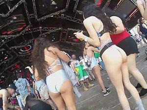 Rave girl dances in sexy thong swimsuit Picture 5