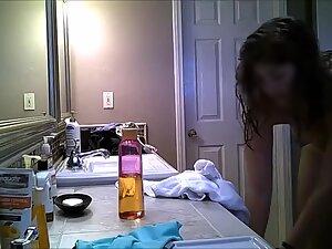 Spying on girl getting naked in front of her roommate Picture 4